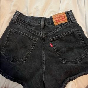 Levi high waisted mom shorts 27